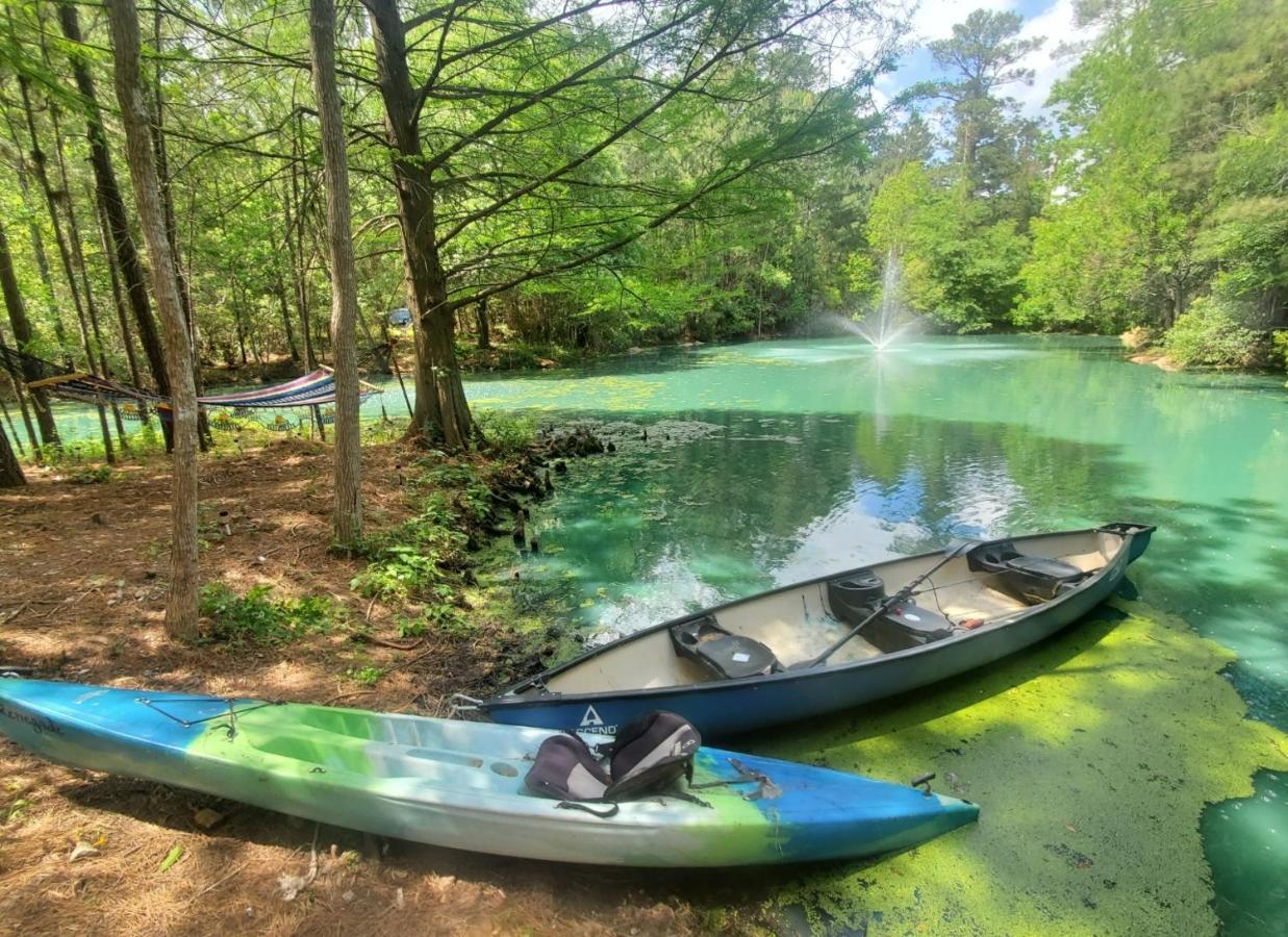 Waterfront Lonestar Cabin In A Magical Forest Villa Waller Bagian luar foto