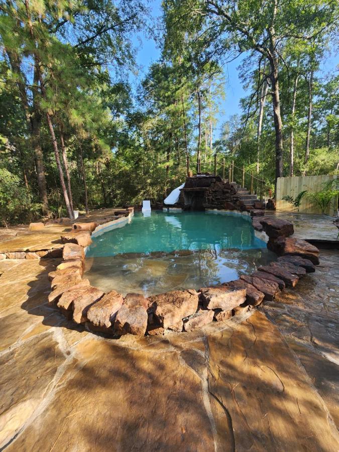 Waterfront Lonestar Cabin In A Magical Forest Villa Waller Bagian luar foto